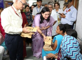 MP Bansuri Swaraj Visits Health Camp at Safdarjung hospital, Champions Women’s Wellness & Nari Shakti