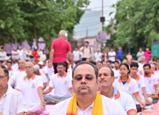 Delhi Unites in Celebration of International Yoga Day; CM, Speaker and Cabinet Ministers Lead Mass Yoga Sessions Across the Capital