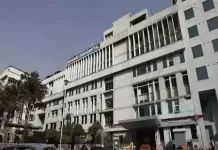Sir Ganga Ram Hospital: Dr. Sangeet Agrawal Leads Complex Surgery to Remove Massive Thyroid Tumour from 43-Year-Old Woman a massive thyroid tumour involving the carotid artery underwent complex surgery at Sir Ganga Ram Hospital led by Dr. Sangeet Agrawal