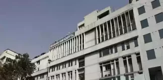 Sir Ganga Ram Hospital: Dr. Sangeet Agrawal Leads Complex Surgery to Remove Massive Thyroid Tumour from 43-Year-Old Woman a massive thyroid tumour involving the carotid artery underwent complex surgery at Sir Ganga Ram Hospital led by Dr. Sangeet Agrawal