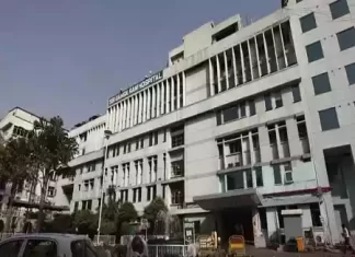 Sir Ganga Ram Hospital: Dr. Sangeet Agrawal Leads Complex Surgery to Remove Massive Thyroid Tumour from 43-Year-Old Woman a massive thyroid tumour involving the carotid artery underwent complex surgery at Sir Ganga Ram Hospital led by Dr. Sangeet Agrawal
